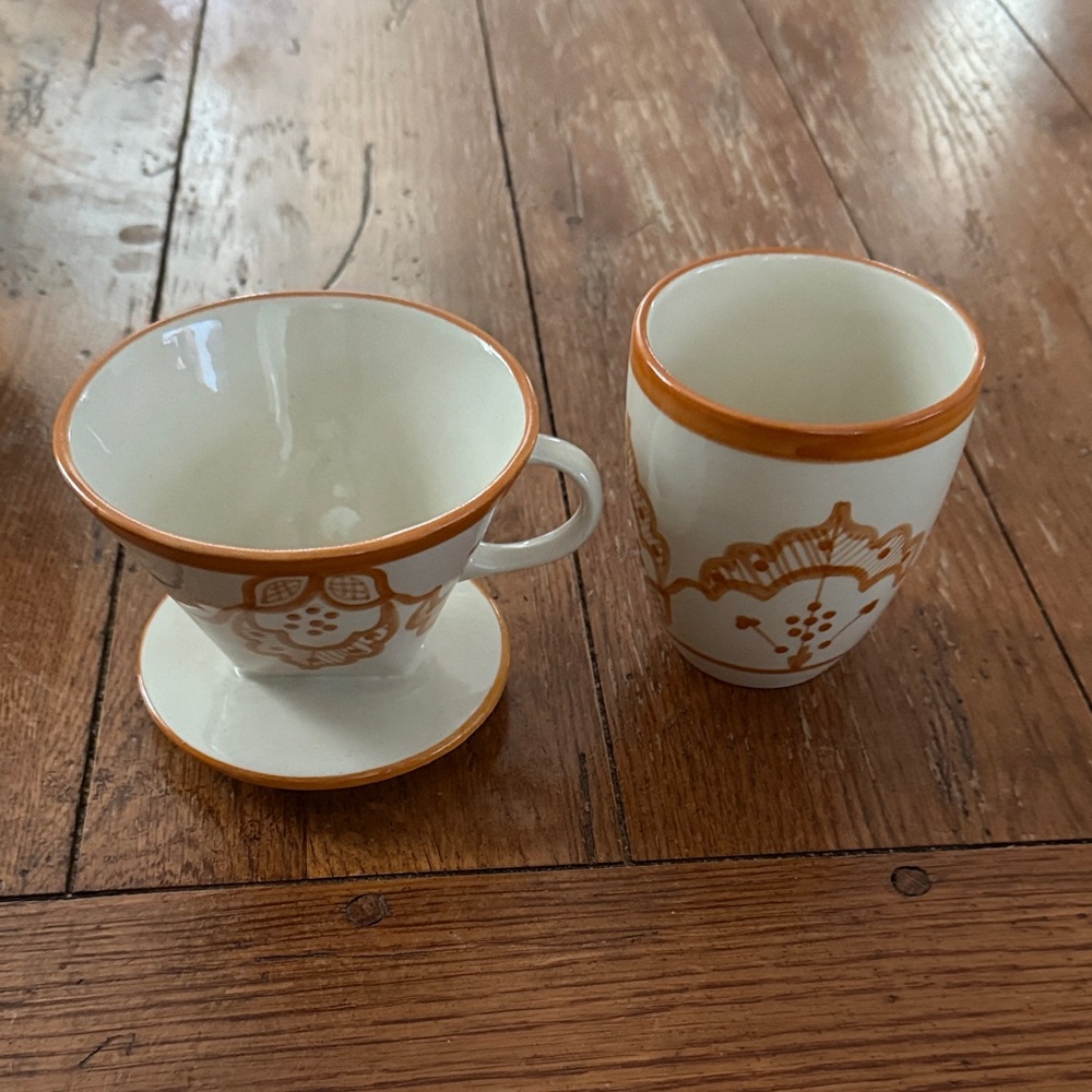 Le Souk drip coffee white and orange ceramic cup set